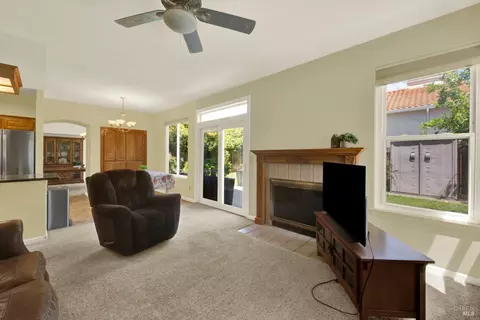Living - 107 Bald Eagle Dr, Vacaville, CA 95688 photo 2 of 3
