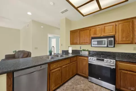 Kitchen - 107 Bald Eagle Dr, Vacaville, CA 95688 photo 4 of 9