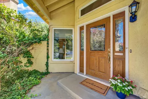 Entry Way - 107 Bald Eagle Dr, Vacaville, CA 95688 photo 2 of 9