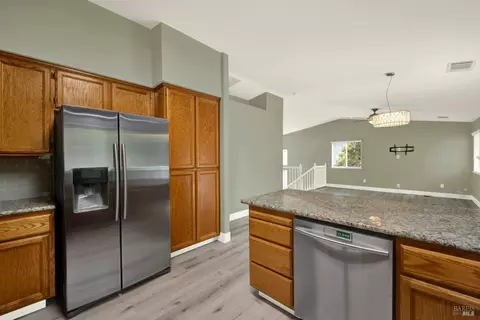 Kitchen - 620 Monk Ct, Dixon, CA 95620 photo 9 of 11