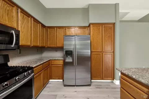 Kitchen - 620 Monk Ct, Dixon, CA 95620 photo 10 of 11