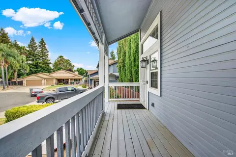 Exterior - 620 Monk Ct, Dixon, CA 95620 photo 4 of 27