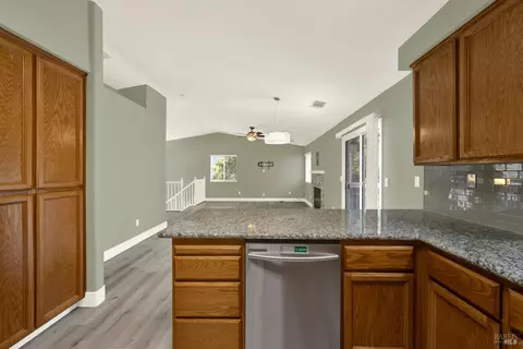 Kitchen - 620 Monk Ct, Dixon, CA 95620 photo 8 of 11