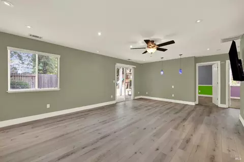 Living - 620 Monk Ct, Dixon, CA 95620 photo 13 of 16