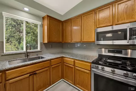 Kitchen - 620 Monk Ct, Dixon, CA 95620 photo 6 of 11