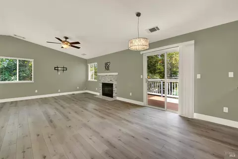 Living - 620 Monk Ct, Dixon, CA 95620 photo 11 of 16