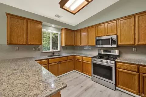 Kitchen - 620 Monk Ct, Dixon, CA 95620 photo 5 of 11