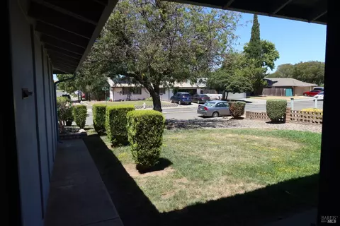 Exterior - 303 Dahlia St, Fairfield, CA 94533 photo 5 of 10