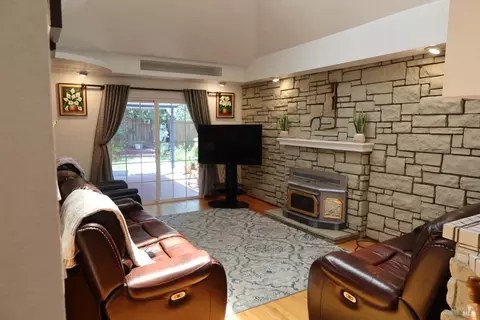 Living - 303 Dahlia St, Fairfield, CA 94533 photo 1 of 3
