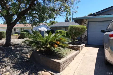 Exterior - 303 Dahlia St, Fairfield, CA 94533 photo 3 of 10