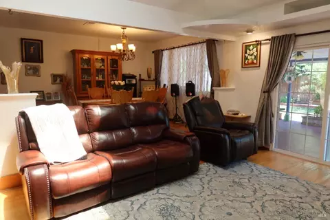 Living - 303 Dahlia St, Fairfield, CA 94533 photo 2 of 3
