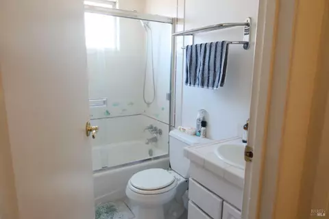 Bath - 303 Dahlia St, Fairfield, CA 94533 photo 1 of 1