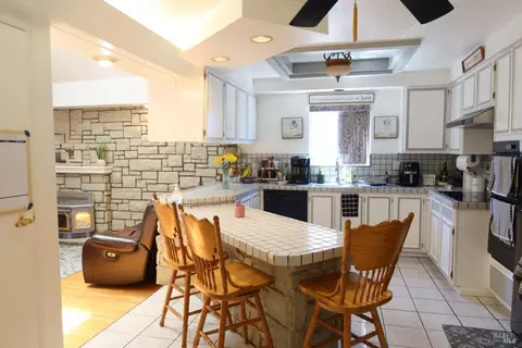 Kitchen - 303 Dahlia St, Fairfield, CA 94533 photo 5 of 7