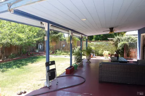 Exterior - 303 Dahlia St, Fairfield, CA 94533 photo 8 of 10