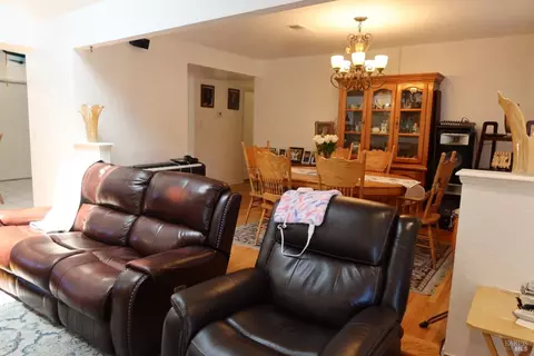 Dining - 303 Dahlia St, Fairfield, CA 94533 photo 1 of 2