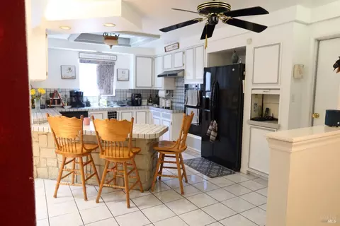 Kitchen - 303 Dahlia St, Fairfield, CA 94533 photo 4 of 7