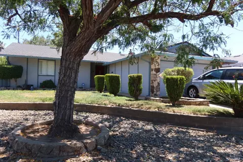 Exterior - 303 Dahlia St, Fairfield, CA 94533 photo 2 of 10
