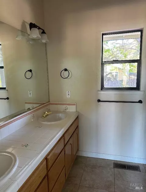Bath - 7958 Shira St, Windsor, CA 95492 photo 3 of 3