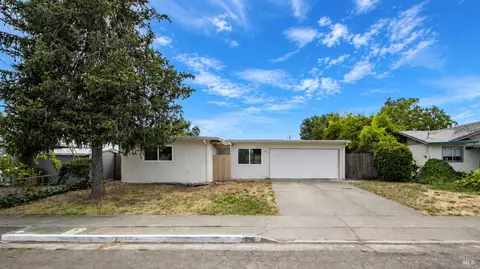 816 Warren Ln, Santa Rosa, CA 95401