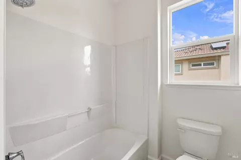 Bath - 490 Epic St, Vacaville, CA 95688 photo 6 of 6