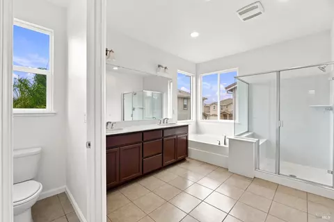 Bath - 490 Epic St, Vacaville, CA 95688 photo 2 of 6