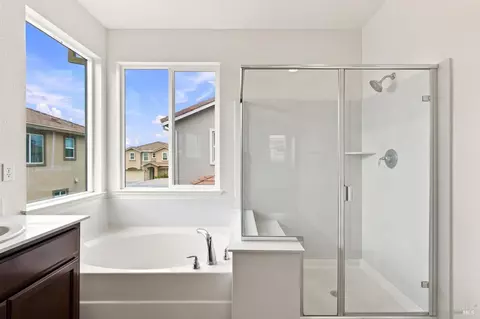Bath - 490 Epic St, Vacaville, CA 95688 photo 3 of 6