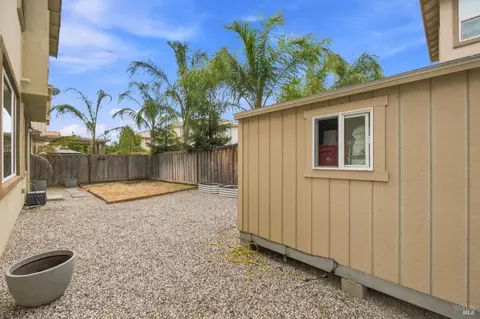 Exterior - 490 Epic St, Vacaville, CA 95688 photo 6 of 8