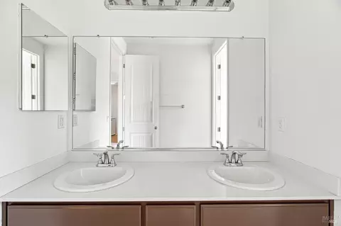 Bath - 490 Epic St, Vacaville, CA 95688 photo 4 of 6