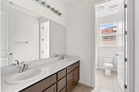 Bath - 490 Epic St, Vacaville, CA 95688 photo 5 of 6