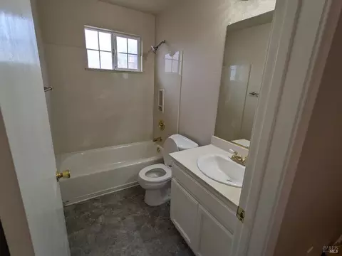 Bath - 702 Daniels Ave, Vallejo, CA 94590 photo 1 of 3