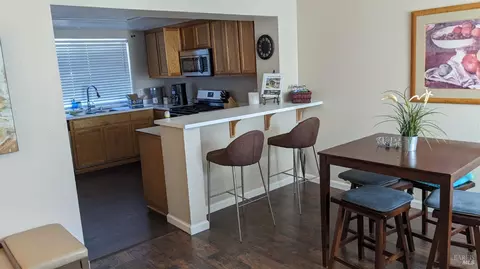 Dining - 702 Daniels Ave, Vallejo, CA 94590 photo 1 of 1