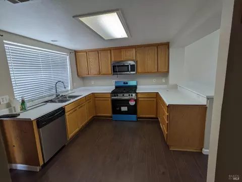 Kitchen - 702 Daniels Ave, Vallejo, CA 94590 photo 2 of 2