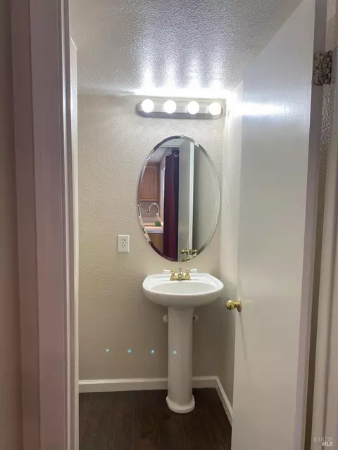 Bath - 702 Daniels Ave, Vallejo, CA 94590 photo 3 of 3