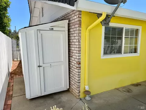 Exterior - 214 Ash St, Vacaville, CA 95688 photo 12 of 14