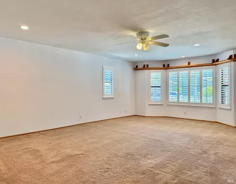 Living - 214 Ash St, Vacaville, CA 95688 photo 4 of 9