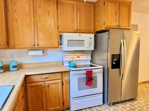 Kitchen - 214 Ash St, Vacaville, CA 95688 photo 5 of 8