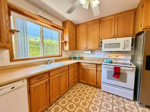Kitchen - 214 Ash St, Vacaville, CA 95688 photo 4 of 8