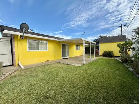 Exterior - 214 Ash St, Vacaville, CA 95688 photo 7 of 14