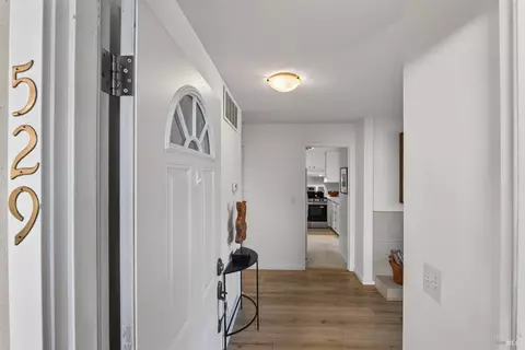 529 Larkspur Plaza Dr, Larkspur, CA 94939