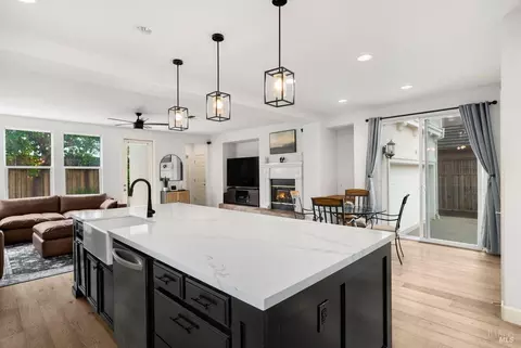 Kitchen - 374 Decanter Cir, Windsor, CA 95492 photo 7 of 7