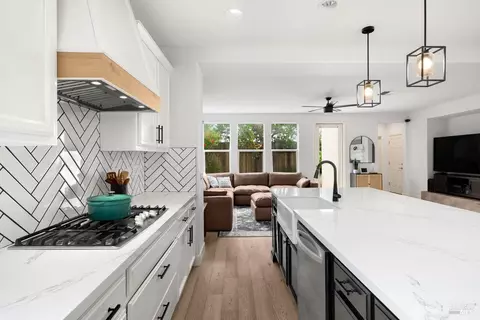 Kitchen - 374 Decanter Cir, Windsor, CA 95492 photo 5 of 7