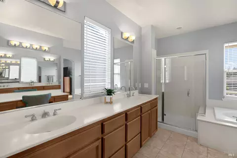 Bath - 374 Decanter Cir, Windsor, CA 95492 photo 2 of 4