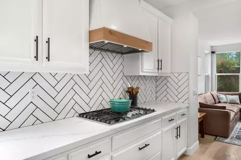 Kitchen - 374 Decanter Cir, Windsor, CA 95492 photo 6 of 7