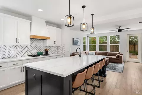Kitchen - 374 Decanter Cir, Windsor, CA 95492 photo 2 of 7