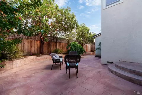Exterior - 374 Decanter Cir, Windsor, CA 95492 photo 7 of 9
