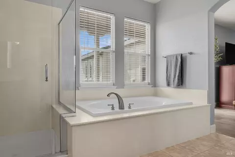 Bath - 374 Decanter Cir, Windsor, CA 95492 photo 4 of 4