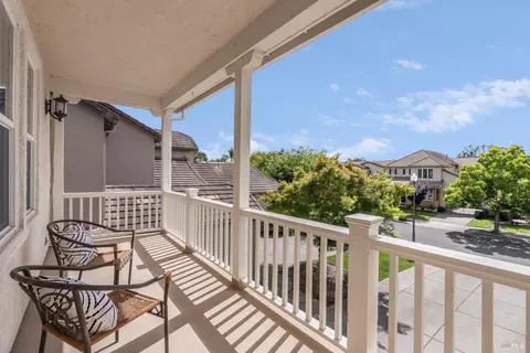 Exterior - 374 Decanter Cir, Windsor, CA 95492 photo 5 of 9