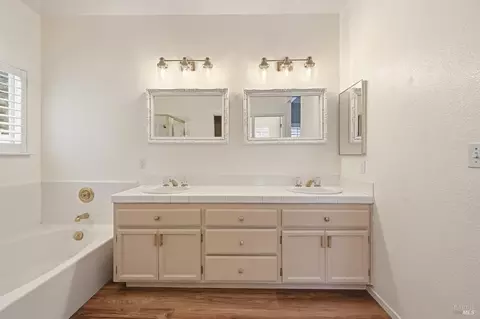 Bath - 741 Emerald Bay Dr, Fairfield, CA 94534 photo 3 of 6