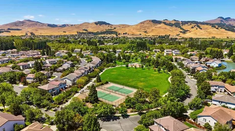 View/Area - 741 Emerald Bay Dr, Fairfield, CA 94534 photo 7 of 11