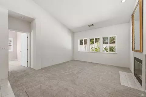 Living - 741 Emerald Bay Dr, Fairfield, CA 94534 photo 2 of 5